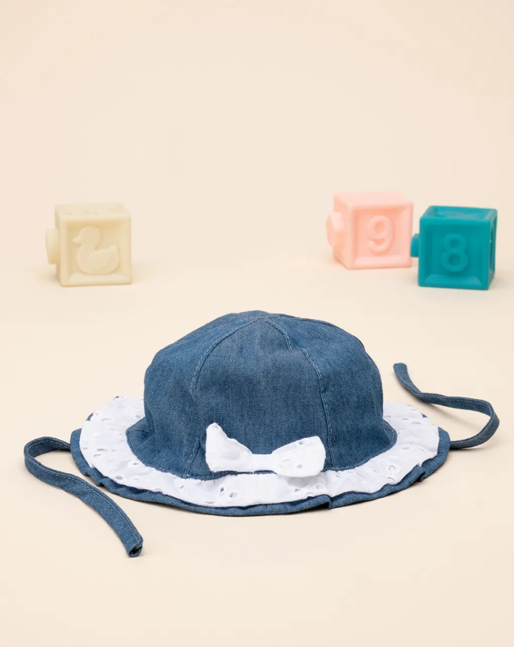 Prenatal Cappellini Cuffiette E Muffole-Cappello Neonata Chambray Con Sangallo