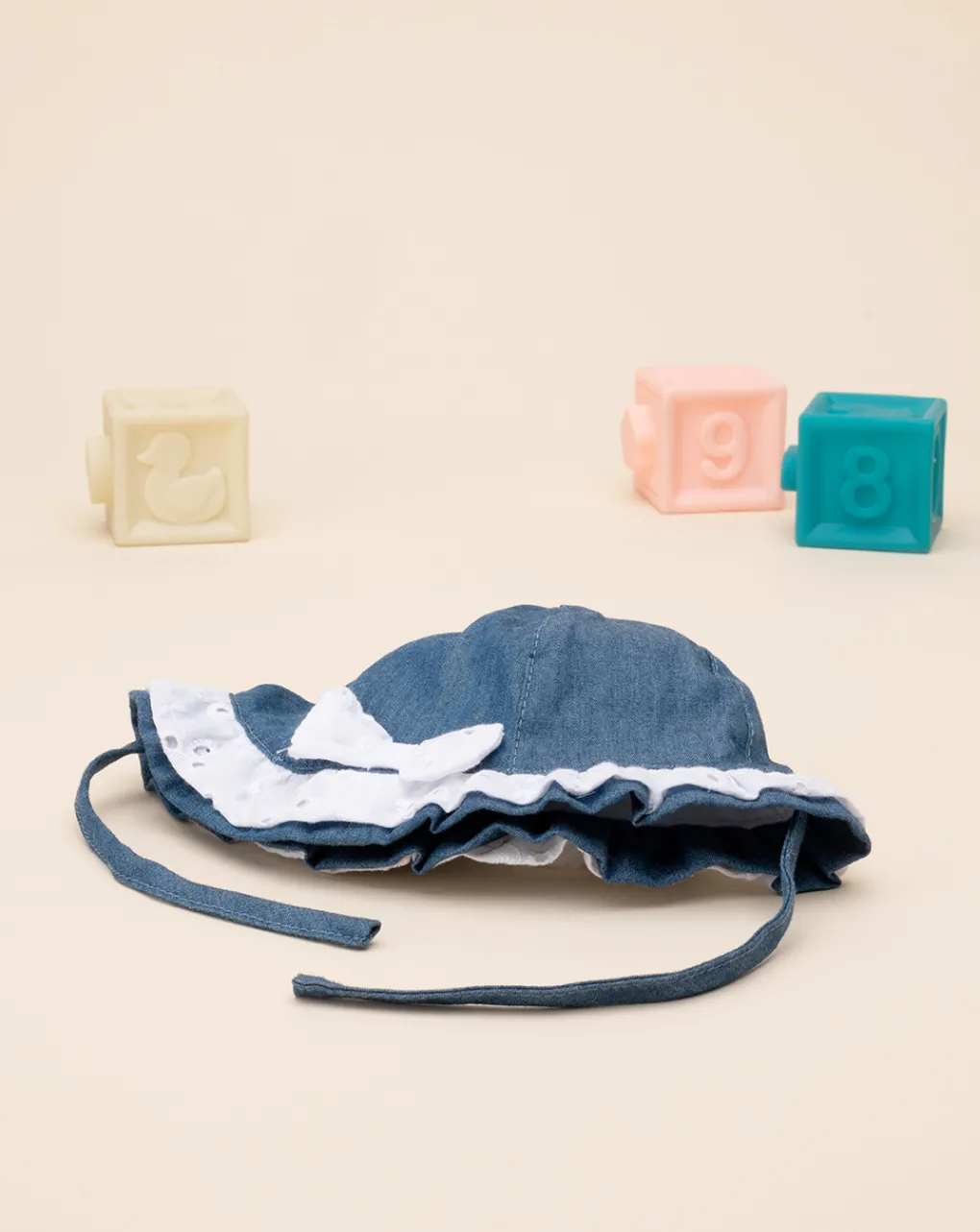 Prenatal Cappellini Cuffiette E Muffole-Cappello Neonata Chambray Con Sangallo