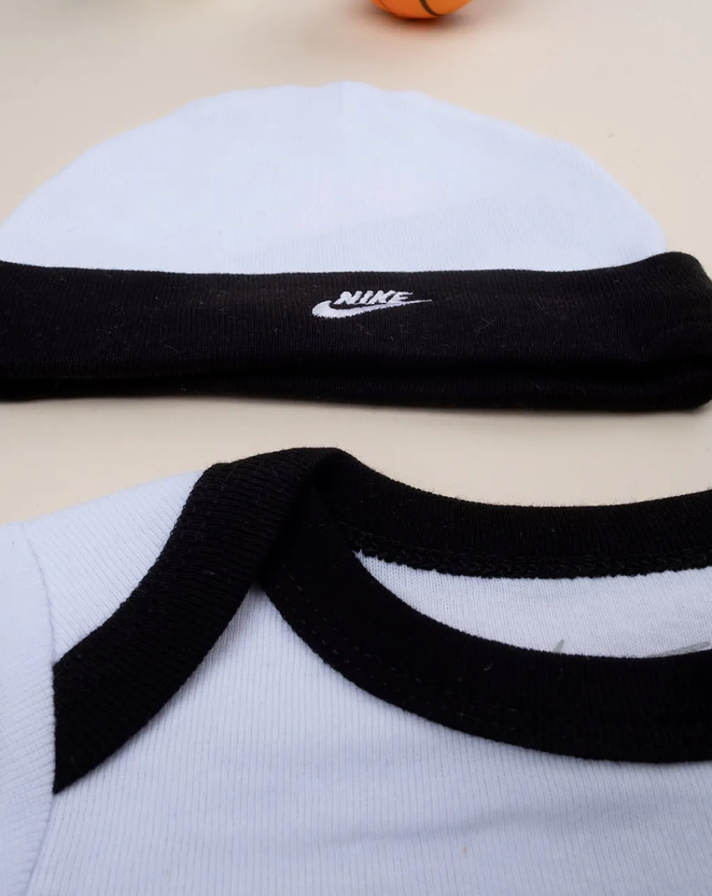 Nike Abiti Completi E Tutine-Set 3 Pezzi Cappellino + Body + Scarpe Bianco E Nero