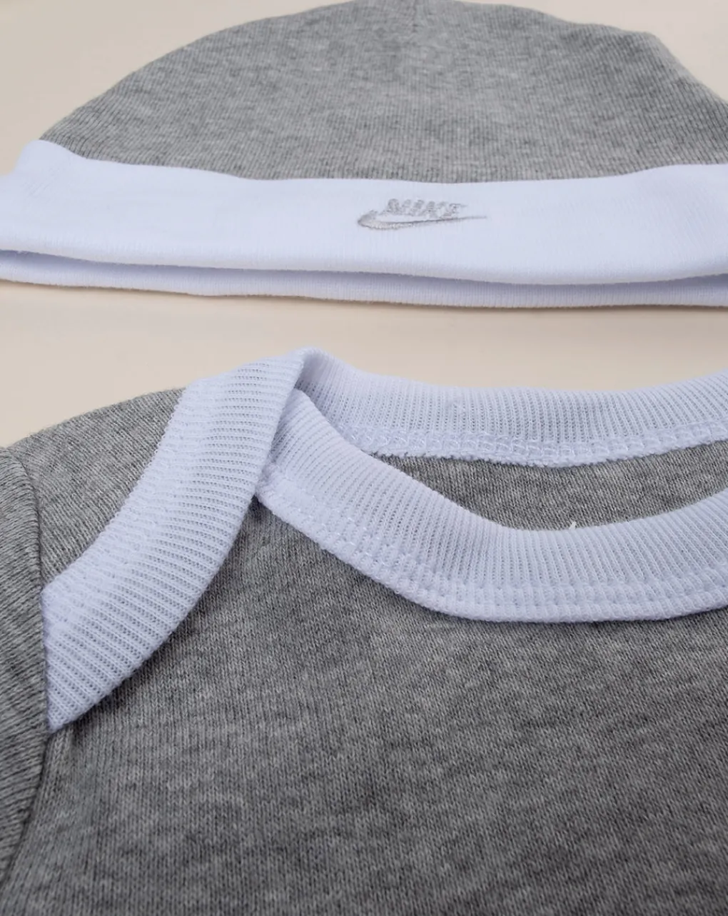 Nike Abiti Completi E Tutine-Set 3 Pezzi Unisex Cappellino + Body + Scarpe Grigio